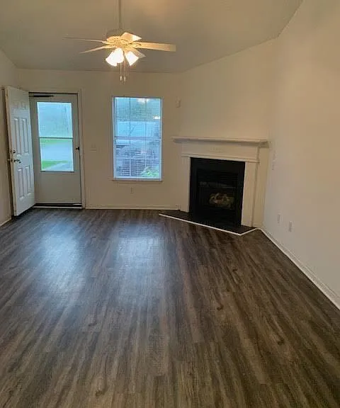 2704 Bluff View Dr #B — Photo 2