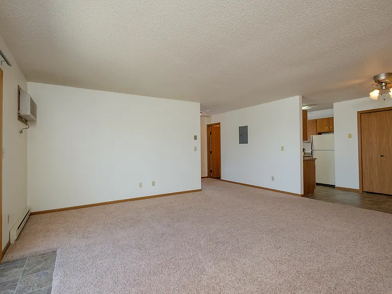 Fargo, ND Oak Court Apartments | Living