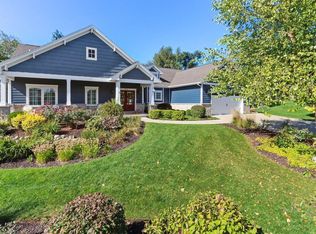 833 Red Hawk Dr, Walworth, WI 53184