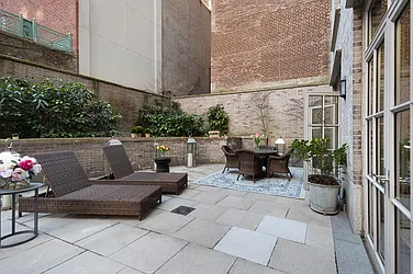 Rented by R New York