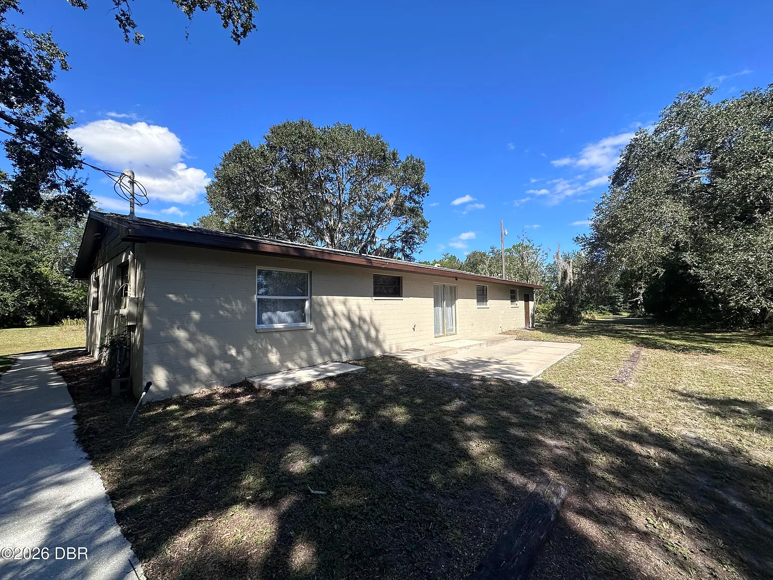 3 bed, 2.0 bath, 1890 sqft, $1,900 — Photo 3
