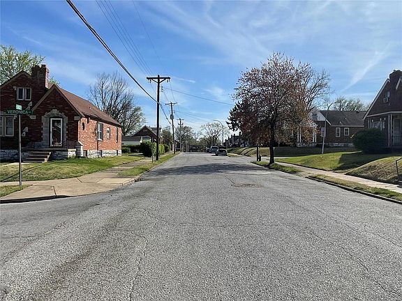 2nd image of 8811 Northcrest Ln