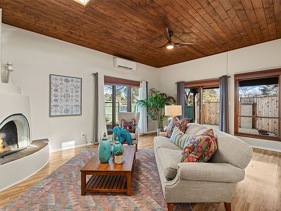 2nd image of 2840 Plaza Rojo