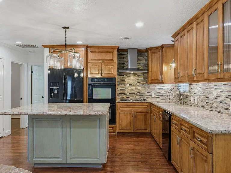 1320 Woodvine Dr — Photo 9
