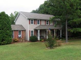 220 Lakeview Cir, Tennessee Ridge, TN 37178