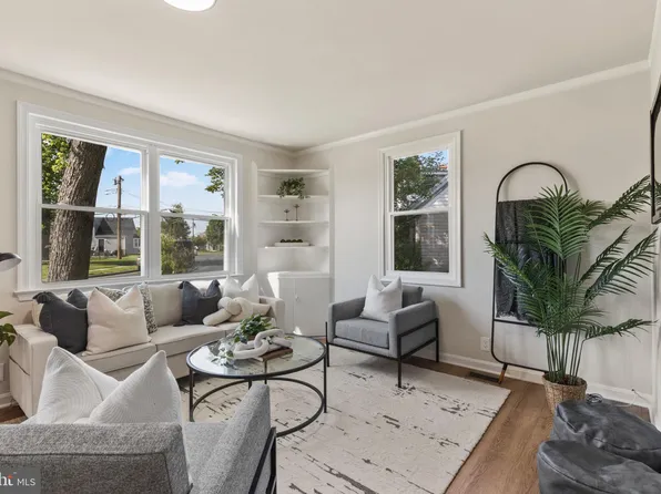 8133 Murray Point Rd, Dundalk, MD 21222