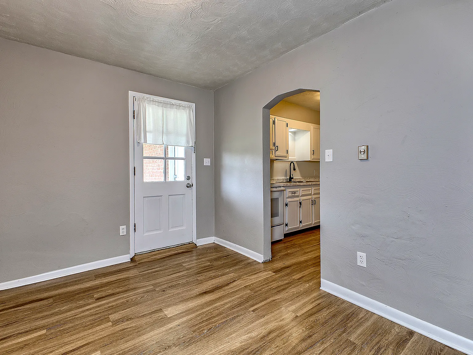 2 bed, 838 sqft, $1,200 — Photo 4