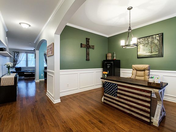 5th image of 228 Laurel Crest Way