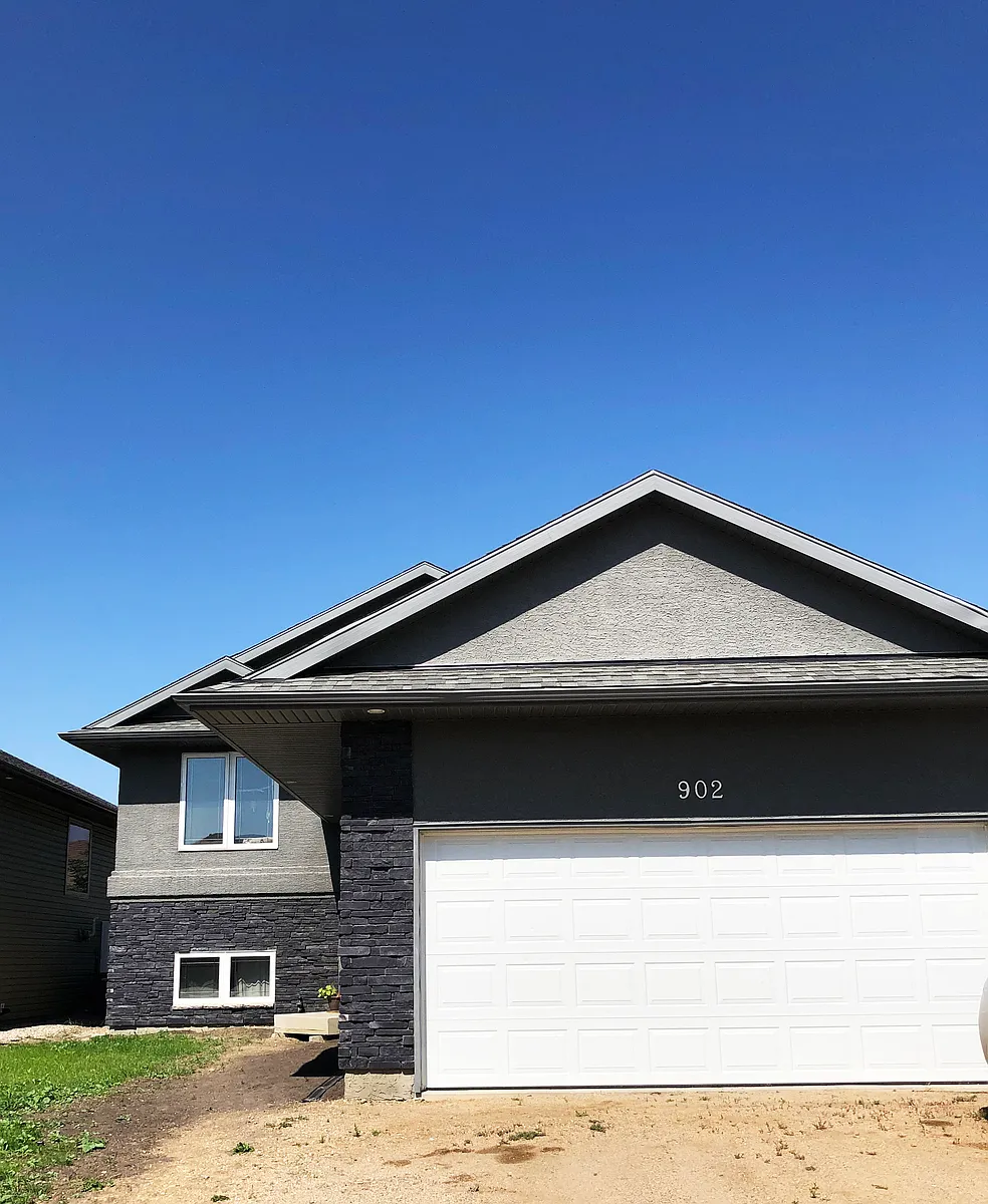 Building Photo - 902 Werschner Cres #B