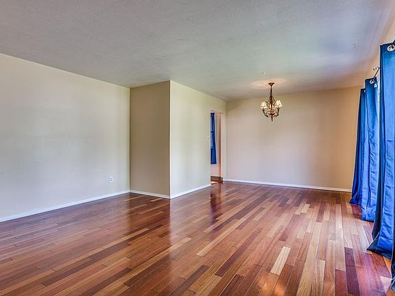 4th image of 1299 Ranchland Dr