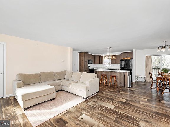 5th image of 18 Mount Vernon Dr