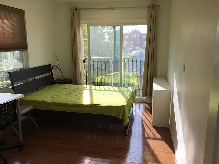 85 Romaine Ave — Photo 2