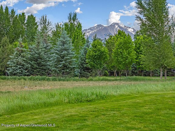 4th image of 67 Alpen Glo Ln