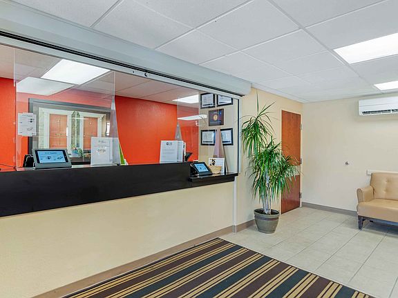 Lobby and Guest Check-in