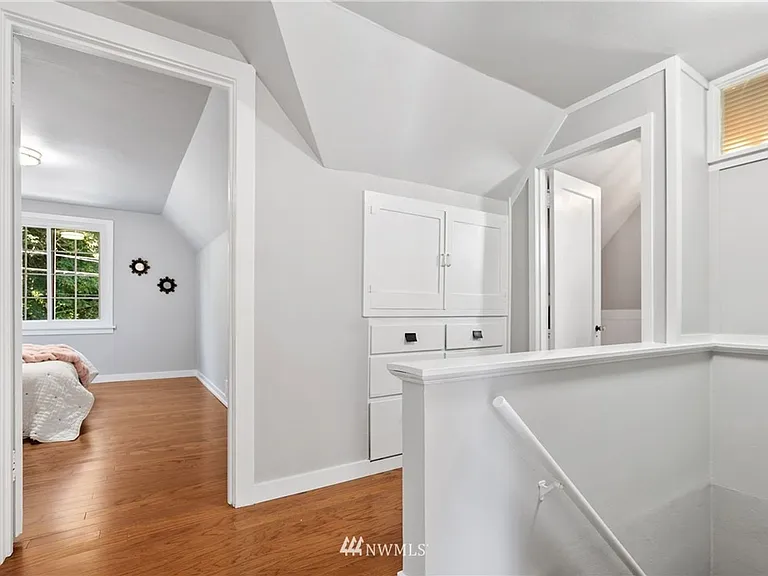 2428 Boyer Ave E — Photo 13
