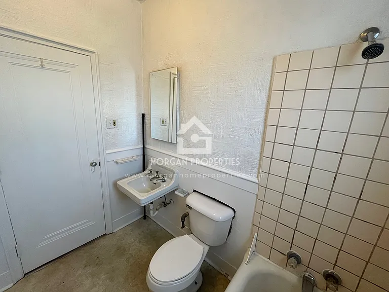 1231 W Walnut St — Photo 40