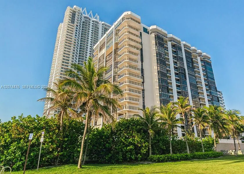 Mar Del Plata Condo — Photo 1