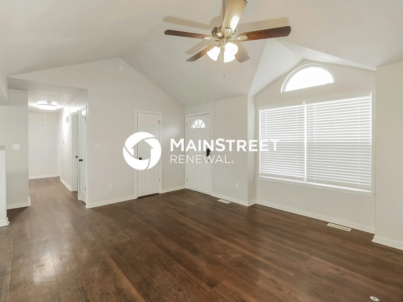 1432 N W Foxboro Rd — Photo 2