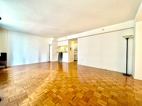 3rd image of 350 W 43rd St APT 7C