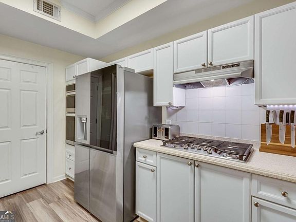 4th image of 3275 Lenox Rd NE APT 108