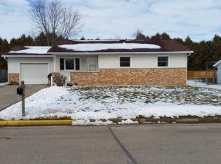 504 Yorktown Rd, Deforest, WI 53532