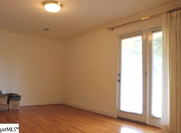 5th image of 105 Notre Dame Dr