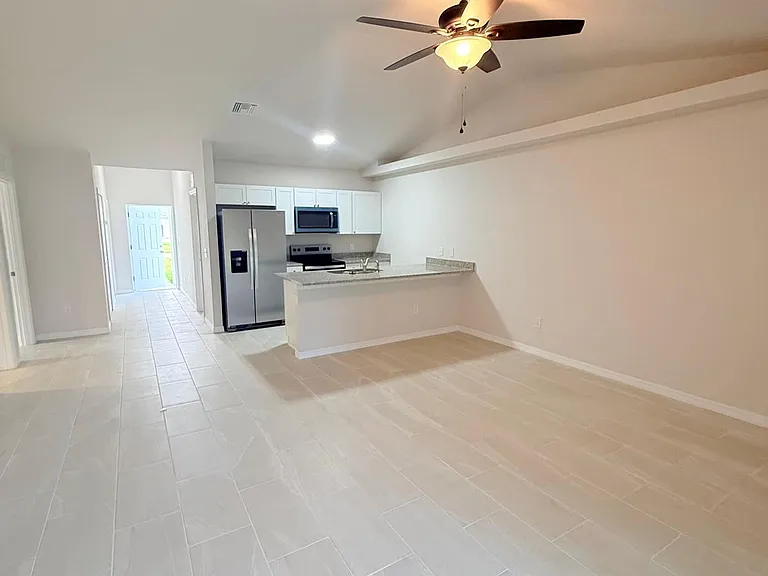 620 SW 7th St — Photo 6