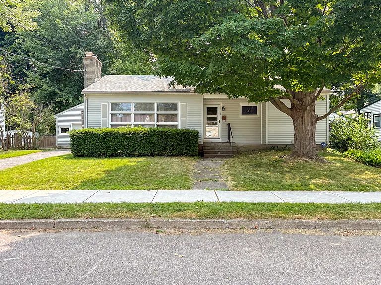 38 Marshall Dr — Photo 1
