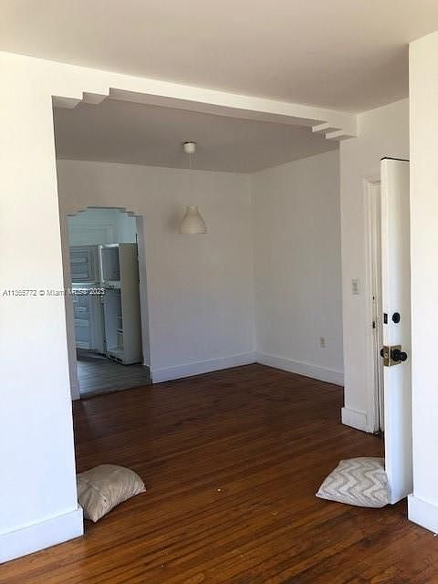 1st image of 987 Bay Dr #4