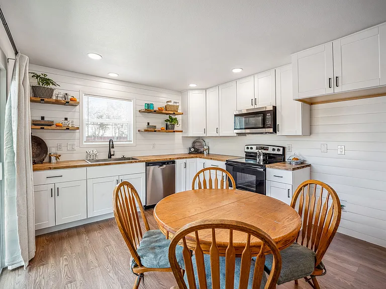 1485 N McCart St — Photo 8