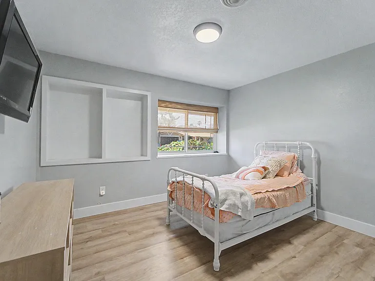 588 Manzanita Way — Photo 15