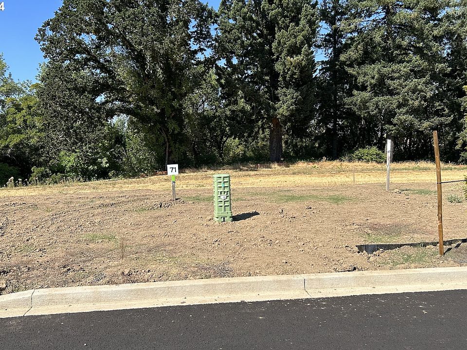 1st image of 1541 NW Pinehurst Dr #72
