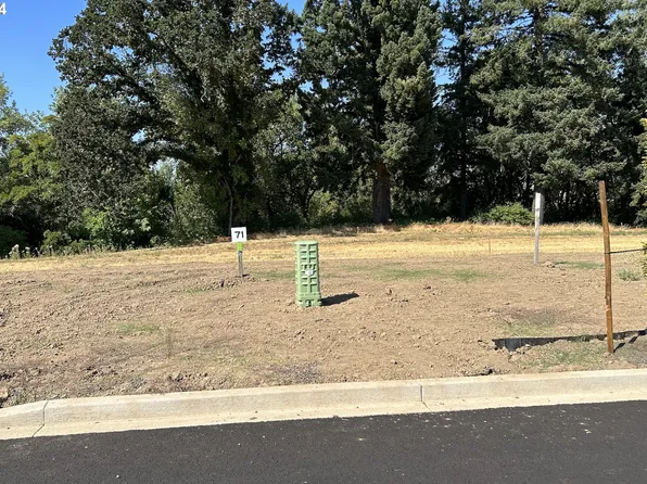 1541 NW Pinehurst Dr #72, McMinnville, OR 97128