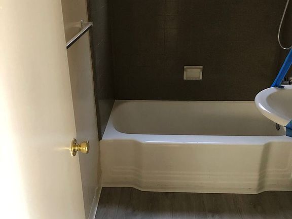 4th image of 4918 W Point Loma Blvd #D