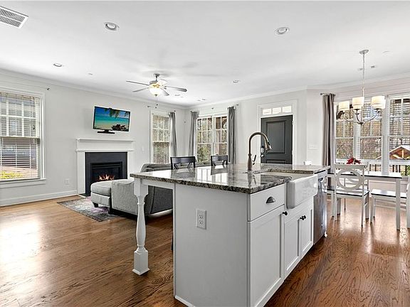 5th image of 131 Manget St SE