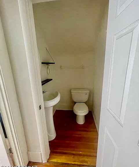 914 E 6th St — Photo 35