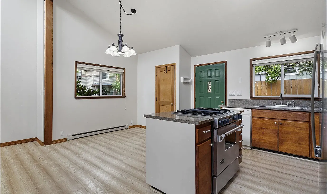 3 bed, 1320 sqft, $2,795 — Photo 4