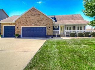327 SW Seaside Sparrow St, Lees Summit, MO 64082