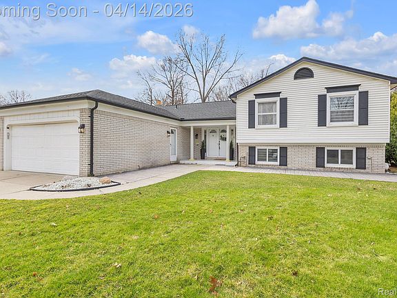4th image of 14549 Riverside St