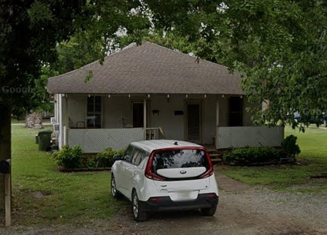 Front view of duplex, 1007 is on the left side