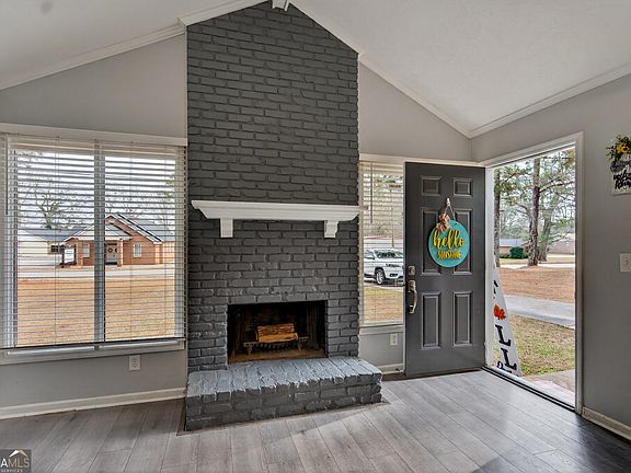 4th image of 107 N Barnard Ave