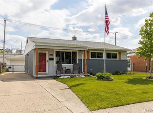 32607 Leona St, Garden City, MI 48135
