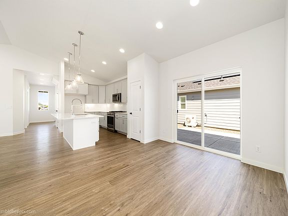 3rd image of 2571 N Rydal Ln