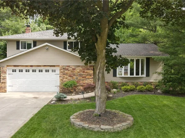 31775 Farm Dr, Solon, OH 44139