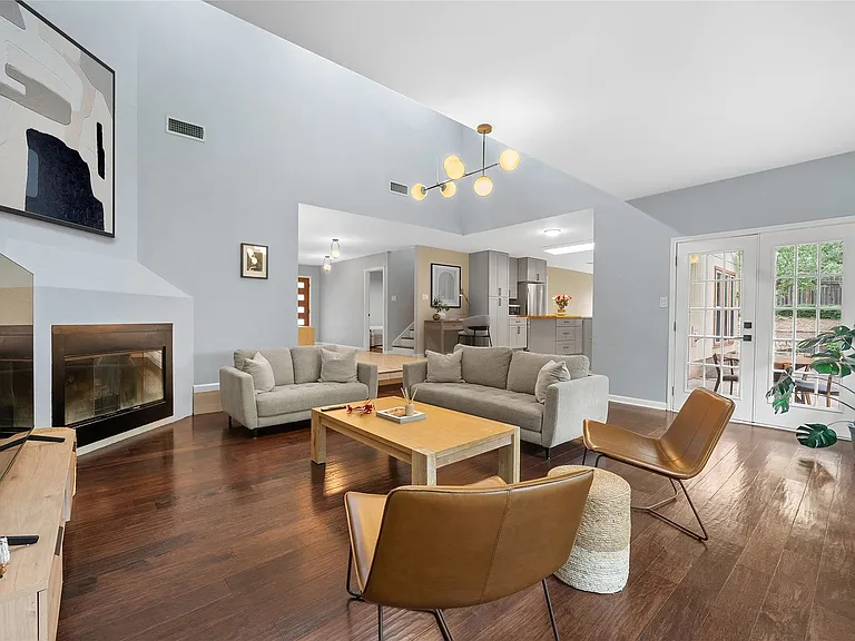 10511 Tweedsmuir Dr — Photo 4