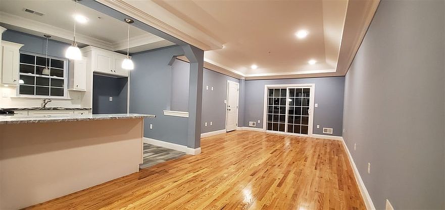 1st image of 364 N 10th St #2