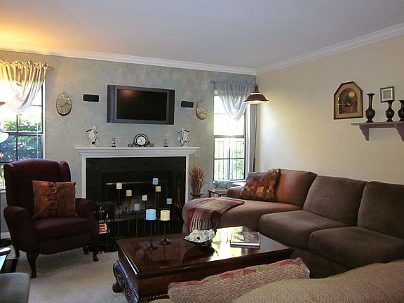 4th image of 12055 Alta Carmel Ct Unit 179