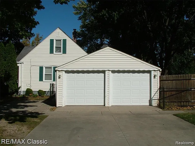 2702 N Main St — Photo 23