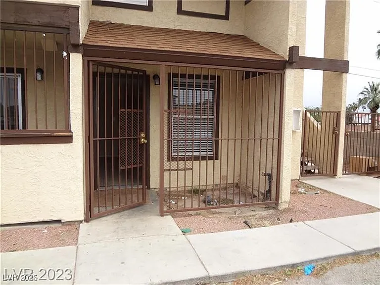 5456 Cabeza Dr #B — Photo 4