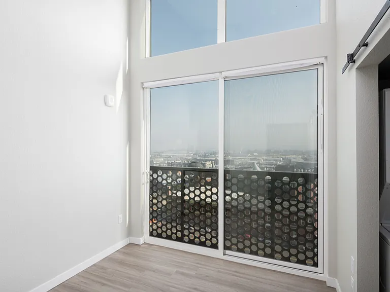 The Ellis Apartments — Photo 32